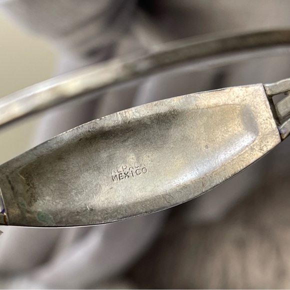 Alpaca Mexico Mother Of Pearl Butterfly Inlay Small Hinged Bangle Bracelet - Picture 2 of 8